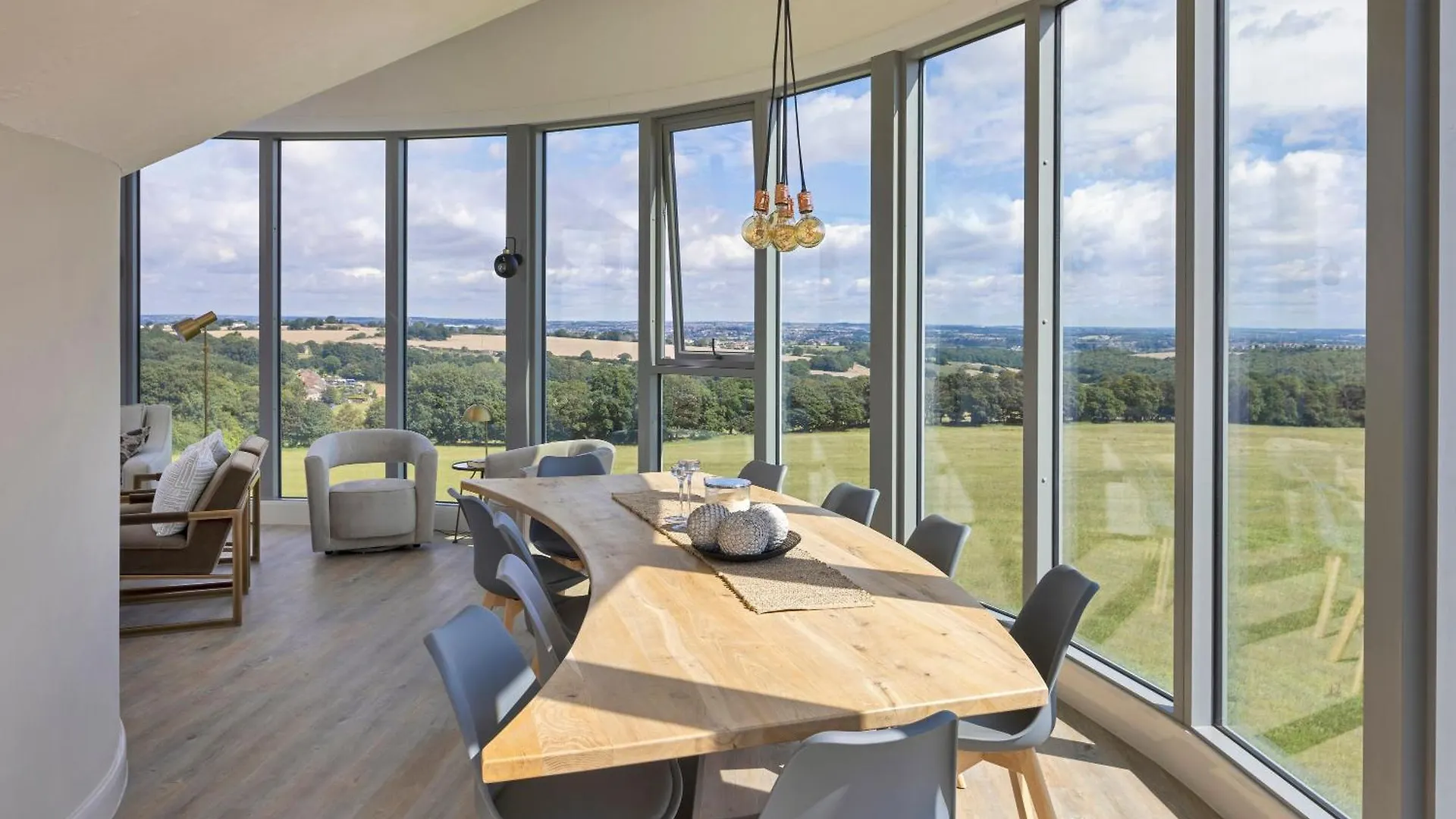Luxury Converted Water Tower In Yorkshire Emley Storbritannien